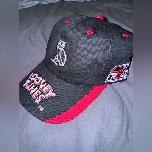 Brand New OVO x Toronto Raptors x Looney Tunes - Picture 2 of 4